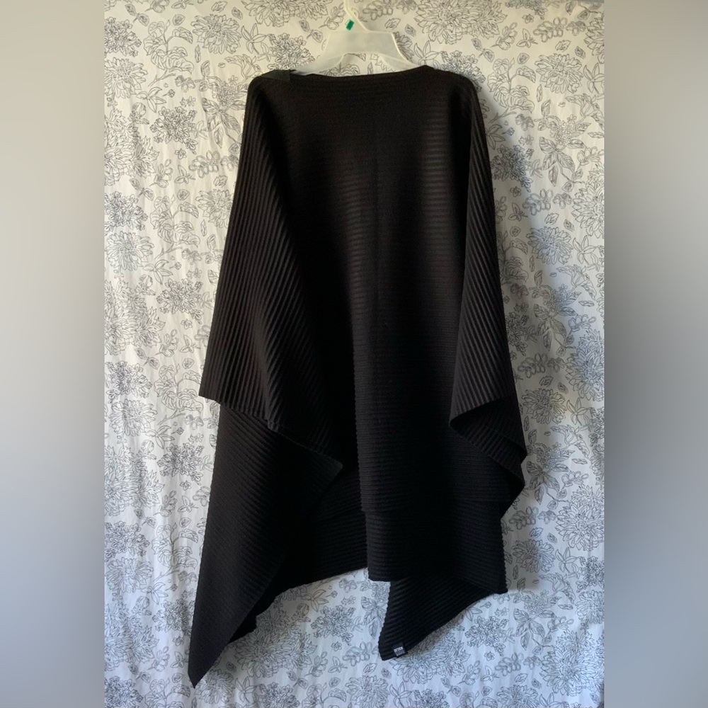 DESIGN HOUSE STOCKHOLM Abelsson Pleece Poncho Blanket Scarf Wrap black